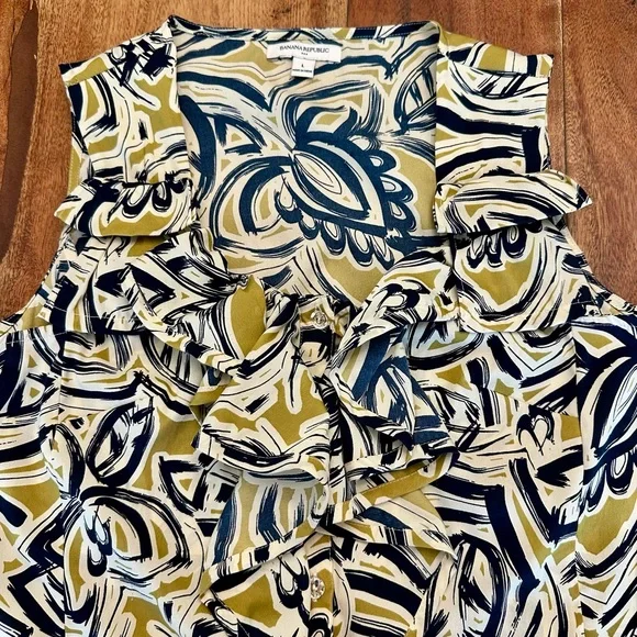 ☀️ BANANA REPUBLIC Ruffle Sleeveless Blouse - Picture 7 of 8
